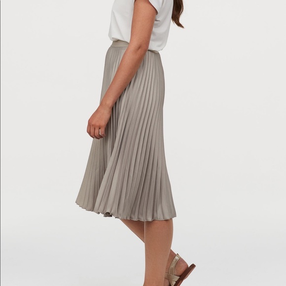 Dark Green Pleated Skirt - Picture 4 of 6